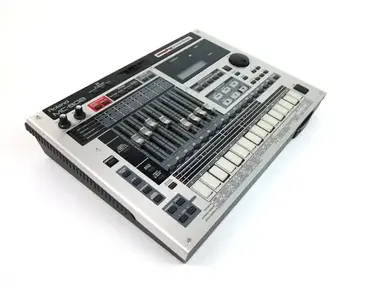 Roland MC-808 Groovebox