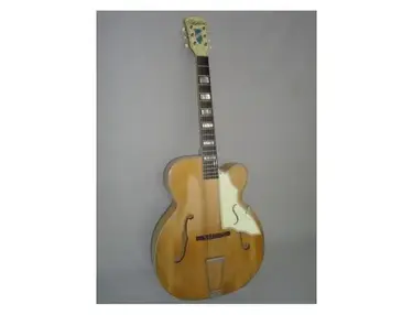 SILVERTONE ARISTOCRAT MODEL 642 ARCHTOP GUITAR. SINGLE CUTAWAY.