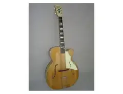 SILVERTONE ARISTOCRAT MODEL 642 ARCHTOP GUITAR. SINGLE CUTAWAY. main image