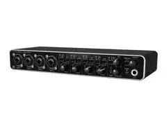 Behringer UMC404