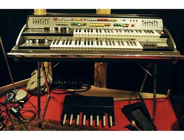 Elka Professional X705