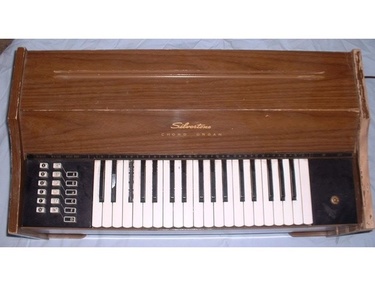 Silvertone 2024 chord organ