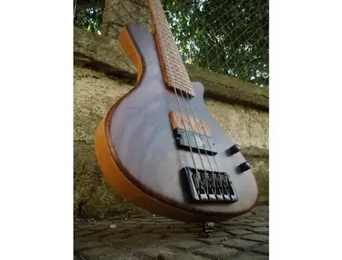 Pasquale Lodato signature bass with neodymium Q-tuner q2.0 pickup