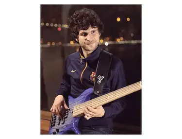 F Bass VF