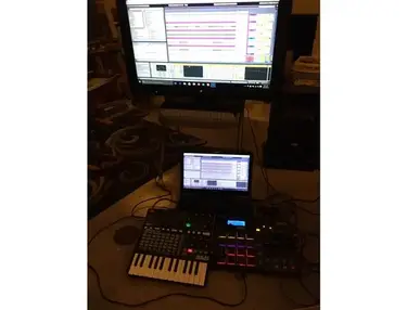 Akai mini