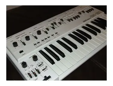 Roland SH101 White
