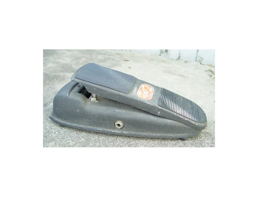 Maestro BG-2 Boomerang — Multi-Effects Pedal | Equipboard Maestro BG-2 Boomerang — Multi-Effects Pedal | Equipboard