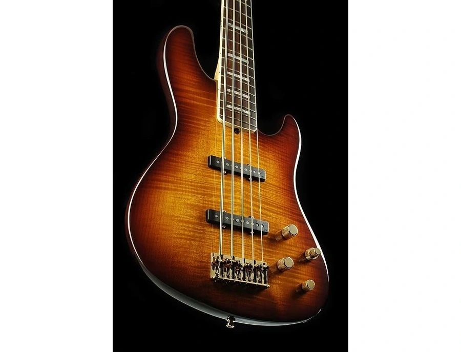 みちた様 Fender American Deluxe Jazz Bass V Fender American Deluxe Jazz Bass QMT V - What To Know & Where To