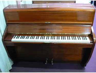 Challen upright pianio