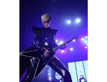 Washburn Rihanna Custom Guitar