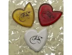 Faux Dragon's Heart Pick main image