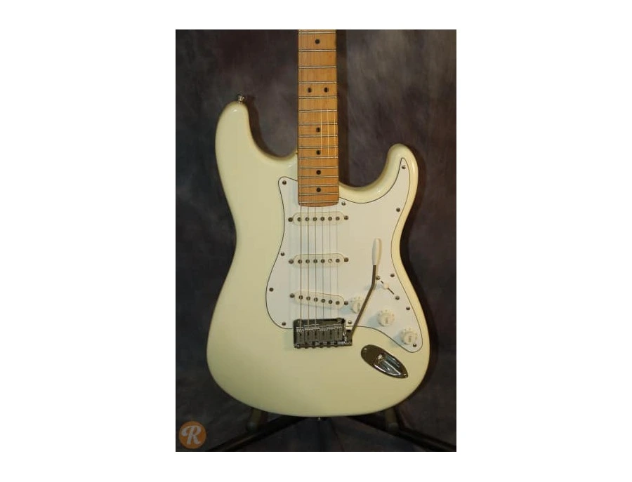Fender Stratocaster 1995 American Standard - What To Know & Where Fender Stratocaster 1995 American Standard - What To Know & Where