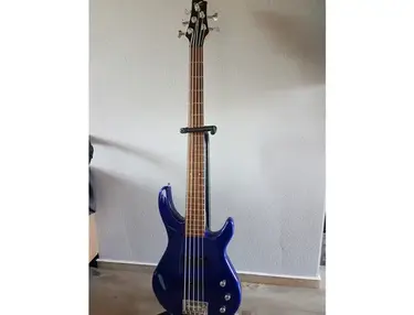 Squier JJ V