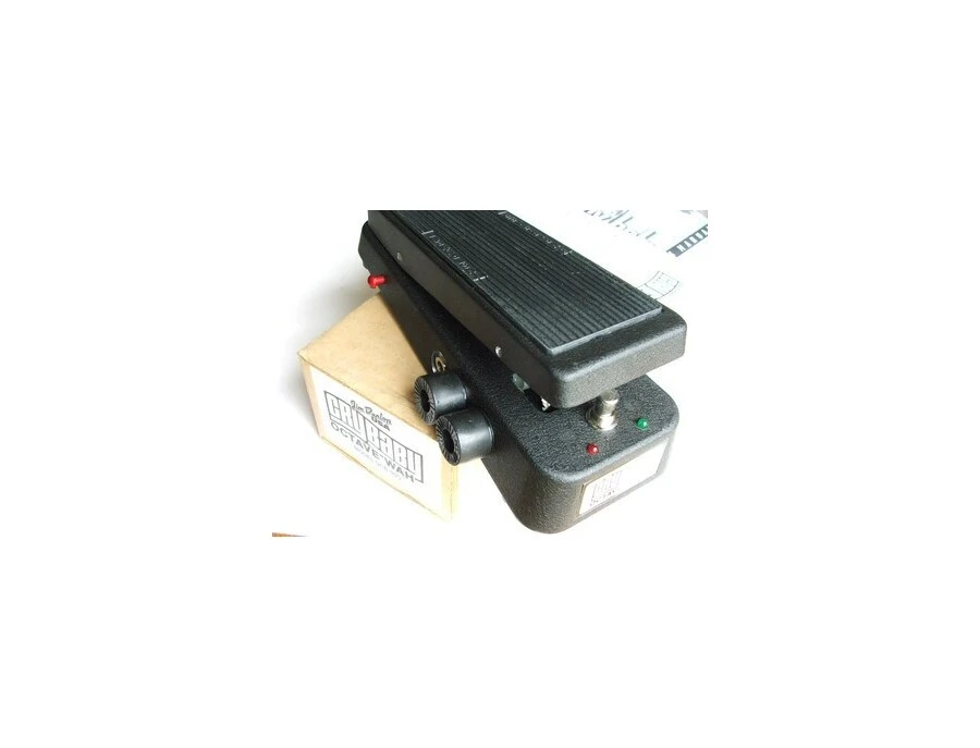 Jim dunlop USA GCB−95O OCTAVE WAH Dunlop Cry Baby GCB-95O Octave Wah - What To Know & Where To Buy