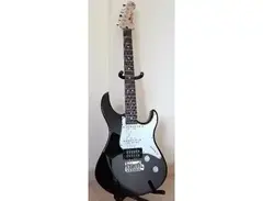 Yamaha Pacifica 712