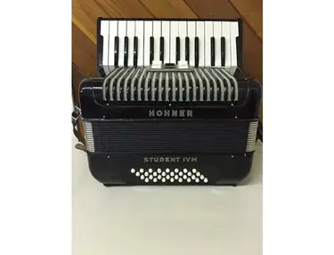 Hohner Student IVM 26 Accordion
