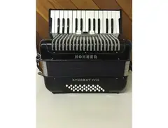 Hohner Student IVM 26 Accordion