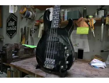 "Carbon Bass" Modulus musicman by Guitare Garage