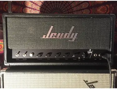 Alcest amp special design for Neige by Jeudy Amplification