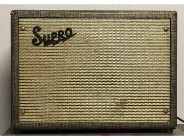 Supro 1606b "Super"