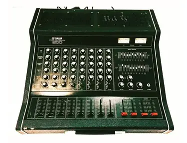 Yamaha EM200 Analog mixer