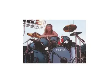 Tama Granstar II Grey customized with the short lugs from the Granstar Custom and the hardware in black