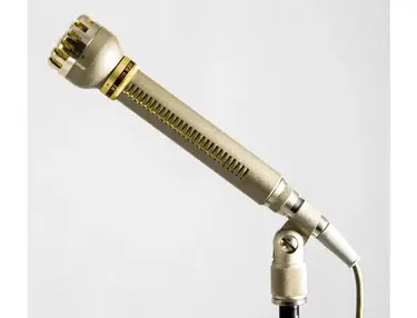 AKG D19