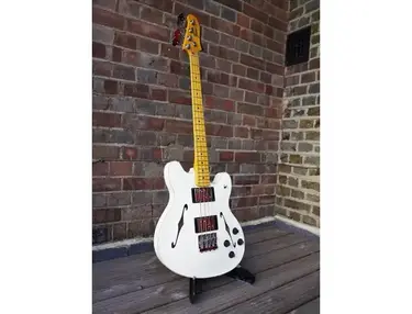 Fender Starcaster Bass