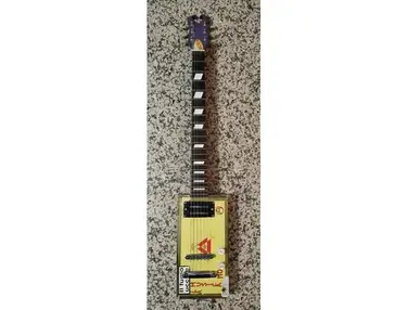Cigar Box Guitar made by luthier Giuliano Calcagno