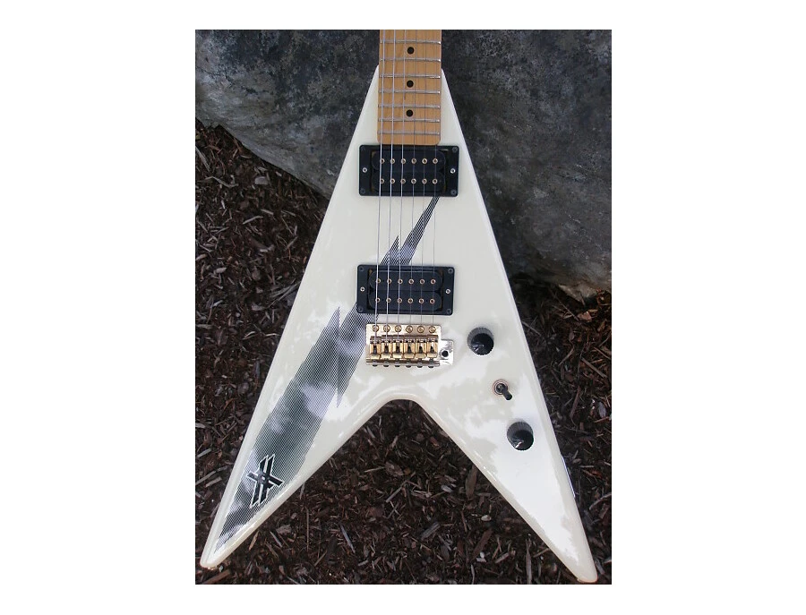 Aria Pro II XX flying V - What To Know & Where To Buy | Equipboard