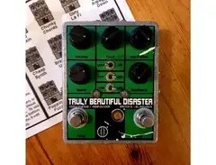 Effector 13 Truly Beautiful Disaster Oscillating Fuzz / Feedback Loop