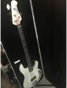 Music Man Stingray Bass w/Rosewood Fretboard