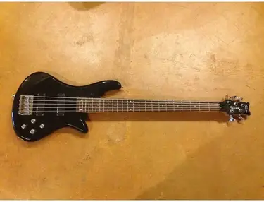 Schecter Diamond series stiletto 5 strings