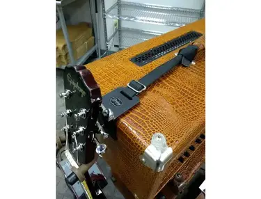 String Swing Clip-On Amp Hanger