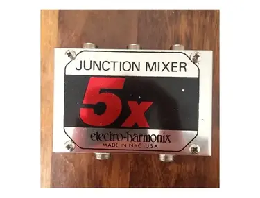 Electro-Harmonix 5x Junction Mixer (Three Jacks On Top, Two Jacks On Bottom)