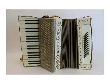 Wurlitzer 48 Bass Accordion