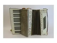 Wurlitzer 48 Bass Accordion main image