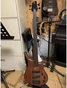 Vester Custom Shop Fretless Bass