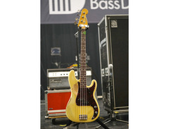 Fender American Vintage '62 Precision Bass image 2