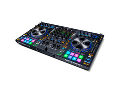 Denon MC7000 4-Channel DJ Controller image 3