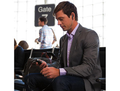 Bose QuietComfort 20i Noise Cancelling Headphones image 2