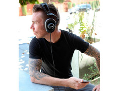 Blue Lola Sealed Over-Ear Headphones Black image 2