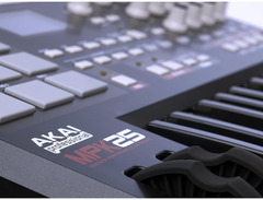 Akai Professional MIDIコントローラ(25鍵・12パッド) MPK25 2mvetro Akai Professional MPK25 25-key MIDI Controller | Sweetwater
