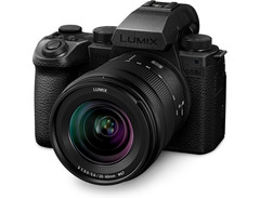 Panasonic Lumix S5IIX Full Frame Mirrorless Camera with 20-60mm Lens image 2