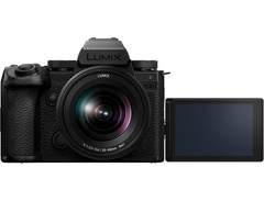 Panasonic Lumix S5IIX Full Frame Mirrorless Camera with 20-60mm Lens image 3