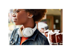 Bose SoundLink Around-Ear Wireless Headphones White image 3