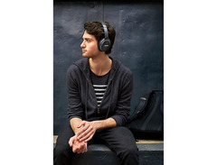 Bose SoundLink Around-Ear Wireless Headphones Black image 3