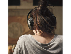Bose QC35 Headphones image 2