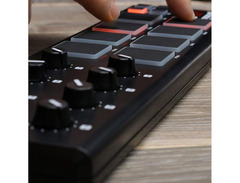 Akai LPD8 Ultra-Portable Pad Controller w/ 8 Pads image 3
