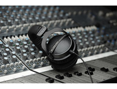 Beyerdynamic DT-770 Pro 80-Ohm Limited Edition Black image 3